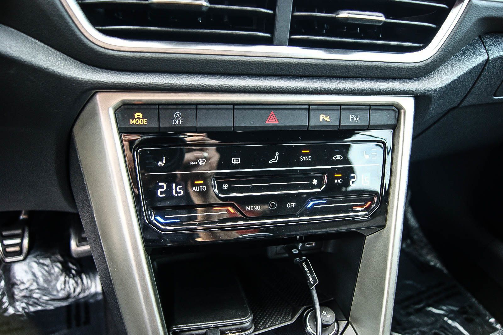 Fahrzeugabbildung Volkswagen T-Roc Cabriolet Move IQ-LIGHT KAMERA E-VERDECK