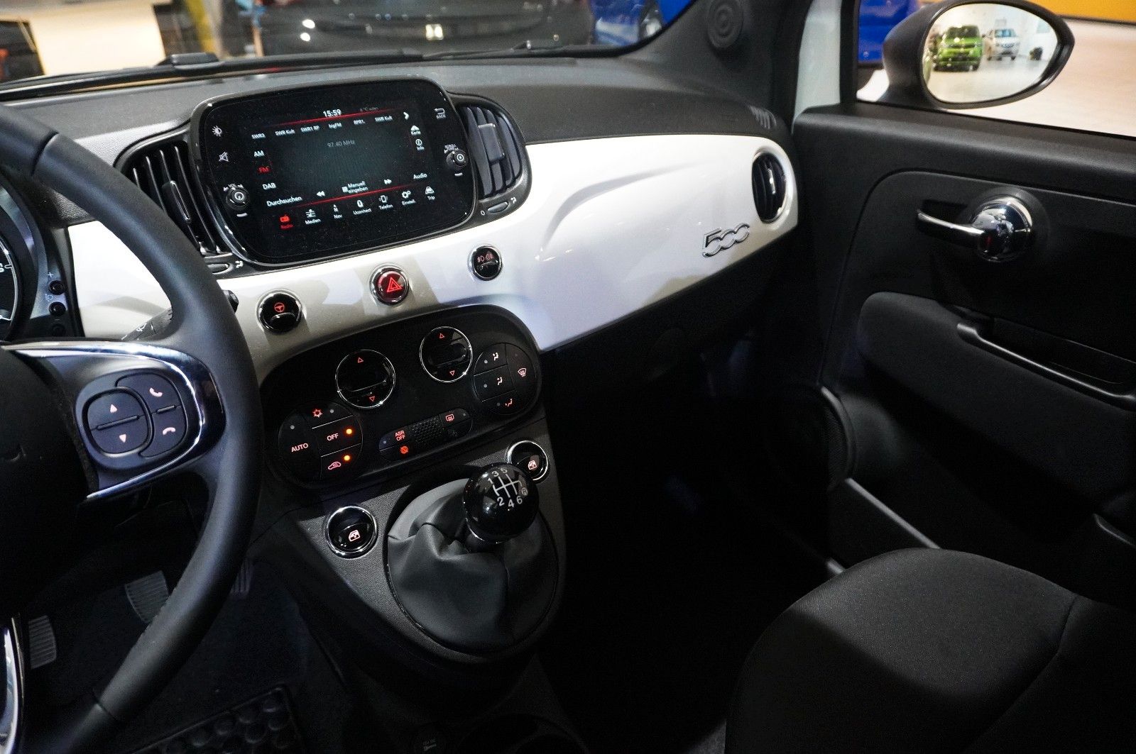 Fahrzeugabbildung Fiat 500 1.0 GSE HYBRID DOLCEVITA NAVI/LED/PDC/DAB+