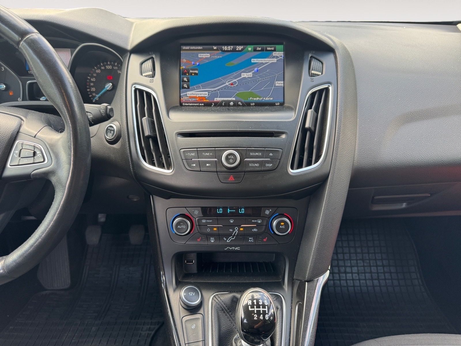 Fahrzeugabbildung Ford Focus Turnier Titanium*Klimaauto*SH gepflegt*
