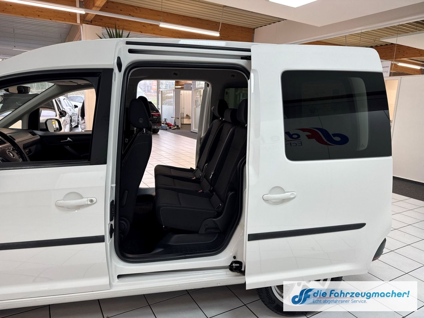 Fahrzeugabbildung Volkswagen Caddy Trendline BMT Navi SHZ Notbremsass. Temp P