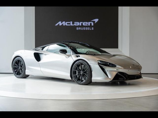 McLaren Artura 2 years of McLaren Warranty included