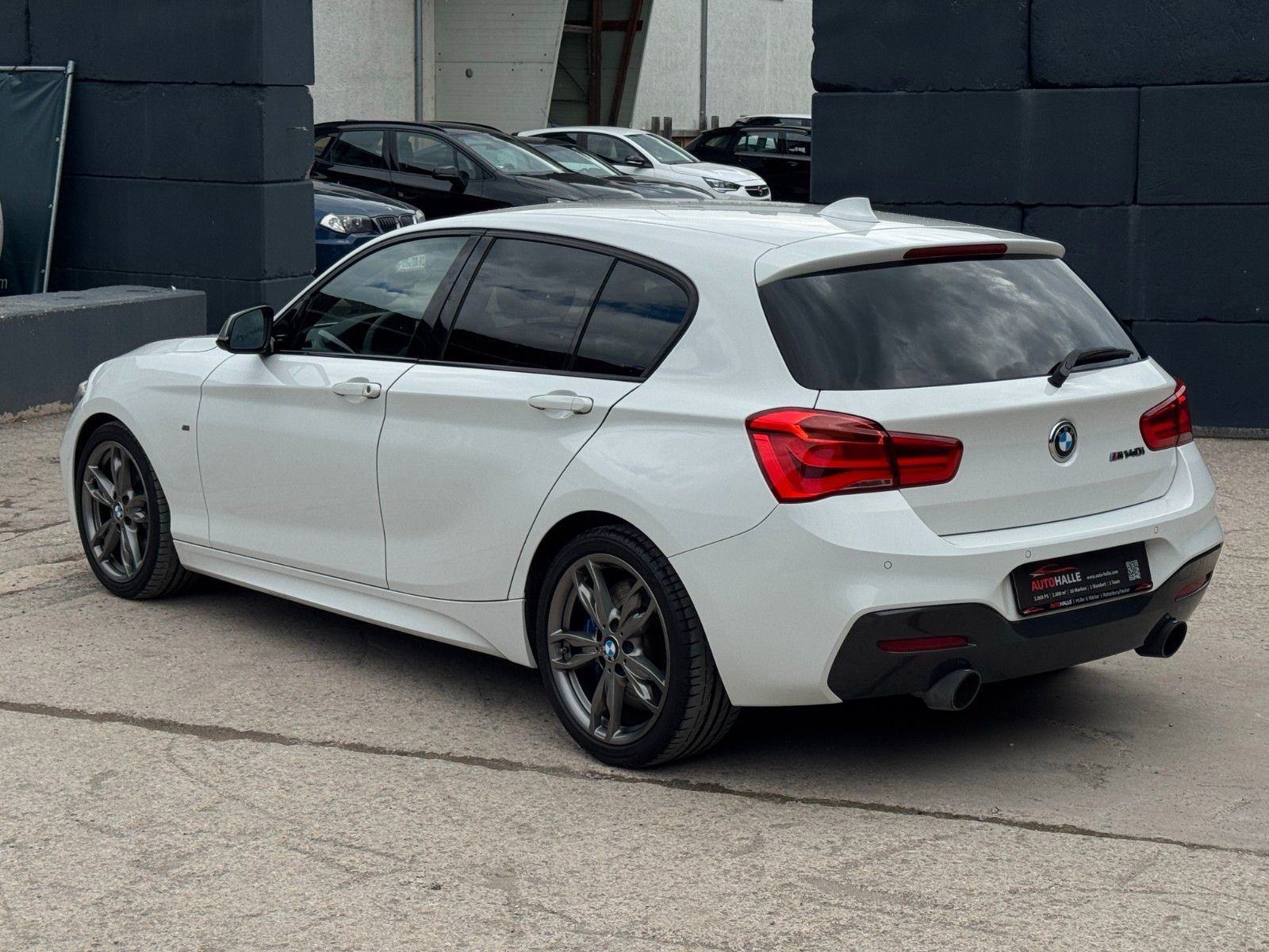 Fahrzeugabbildung BMW M140i Aero REMUS HIFI PDC KZG Keyless Alcantara