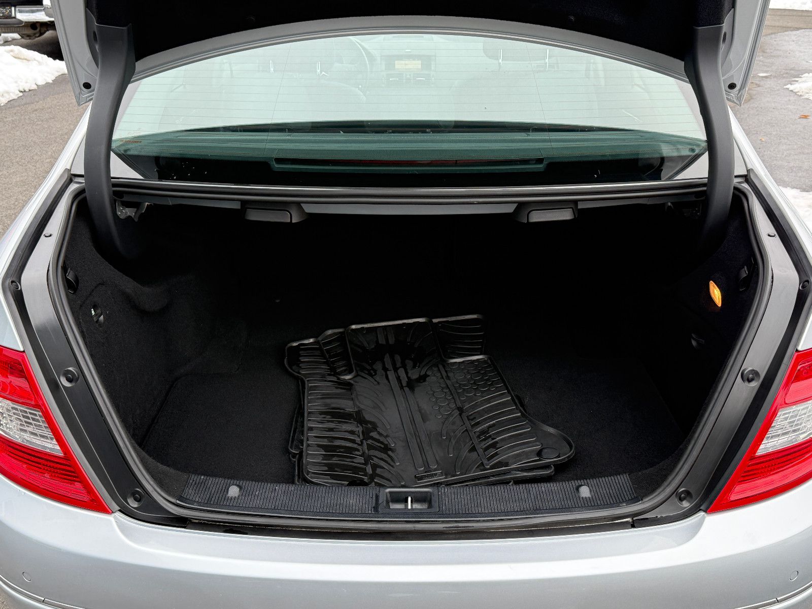 Fahrzeugabbildung Mercedes-Benz C 350 Limousine Avantgarde Aut Bi-Xenon Leder