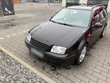 Volkswagen Vw Bora 1.6 16v - Volkswagen Bora mit Benzin-Antrieb: Kombi, 1.6
