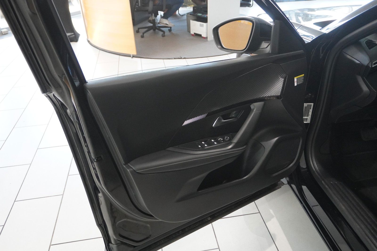 Fahrzeugabbildung Peugeot 2008 1.2 HYBRID ALLURE E-DSC NAVI/LED/SPORT/VIRT