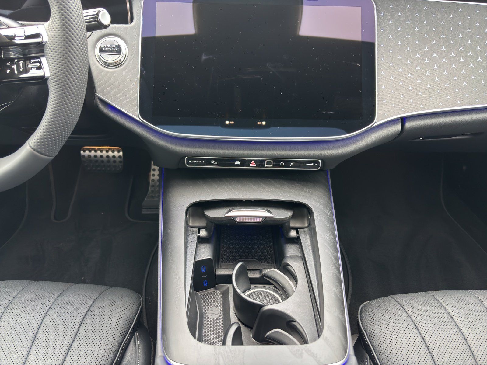 Fahrzeugabbildung Mercedes-Benz E 220 d T  AMG 360° DigLight Burm Pano Sitzklima