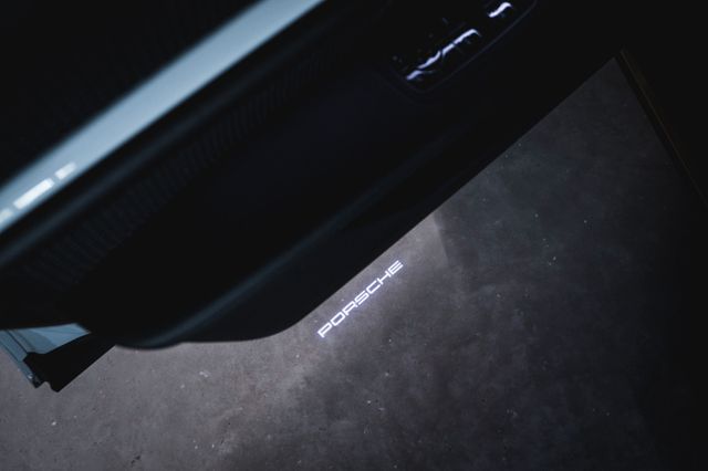 Fahrzeugabbildung Porsche Taycan 4S,FOLIERT, PerformanceBat, 21, Wärmep.