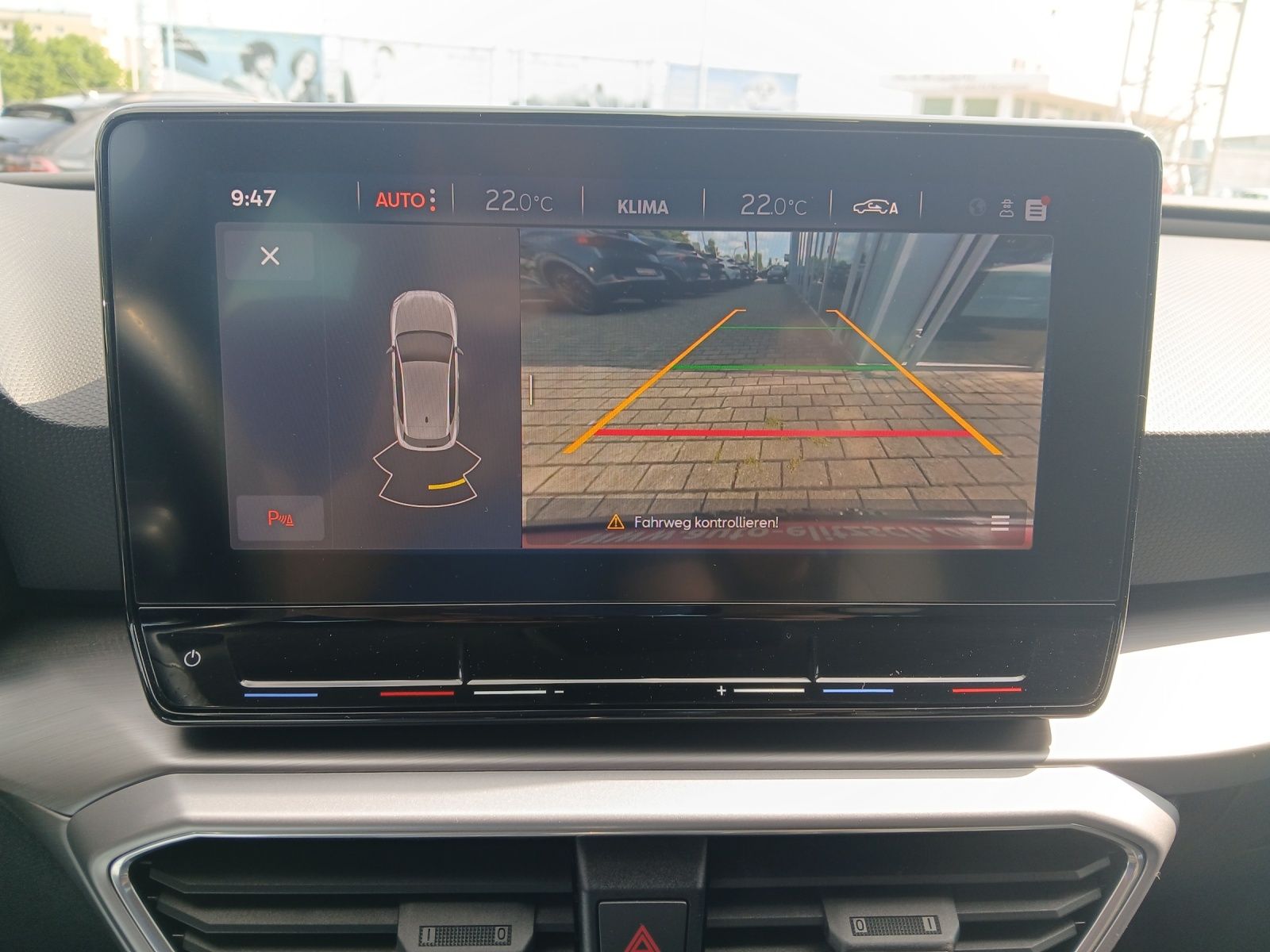 Fahrzeugabbildung SEAT Leon TSI FR-Line LED AHK GRA RFK LM