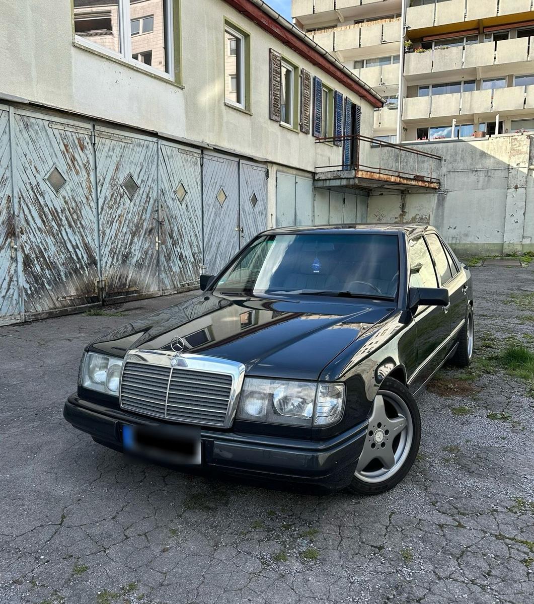Mercedes-Benz E 230