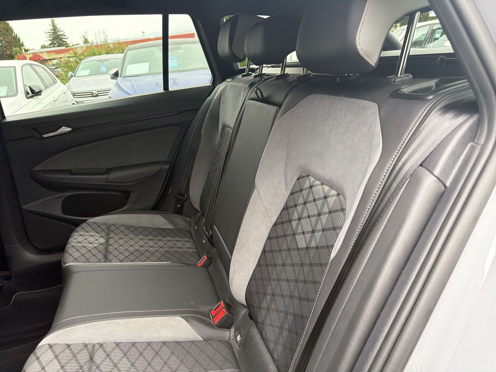 Golf Variant R-Line eTSI DSG Navi AZV Kamera