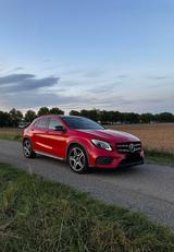 Mercedes-Benz Mercedes GLA 250 4 Matic/AMG Line/Pano/Led... - Mercedes-Benz GLA-Klasse in Bonn