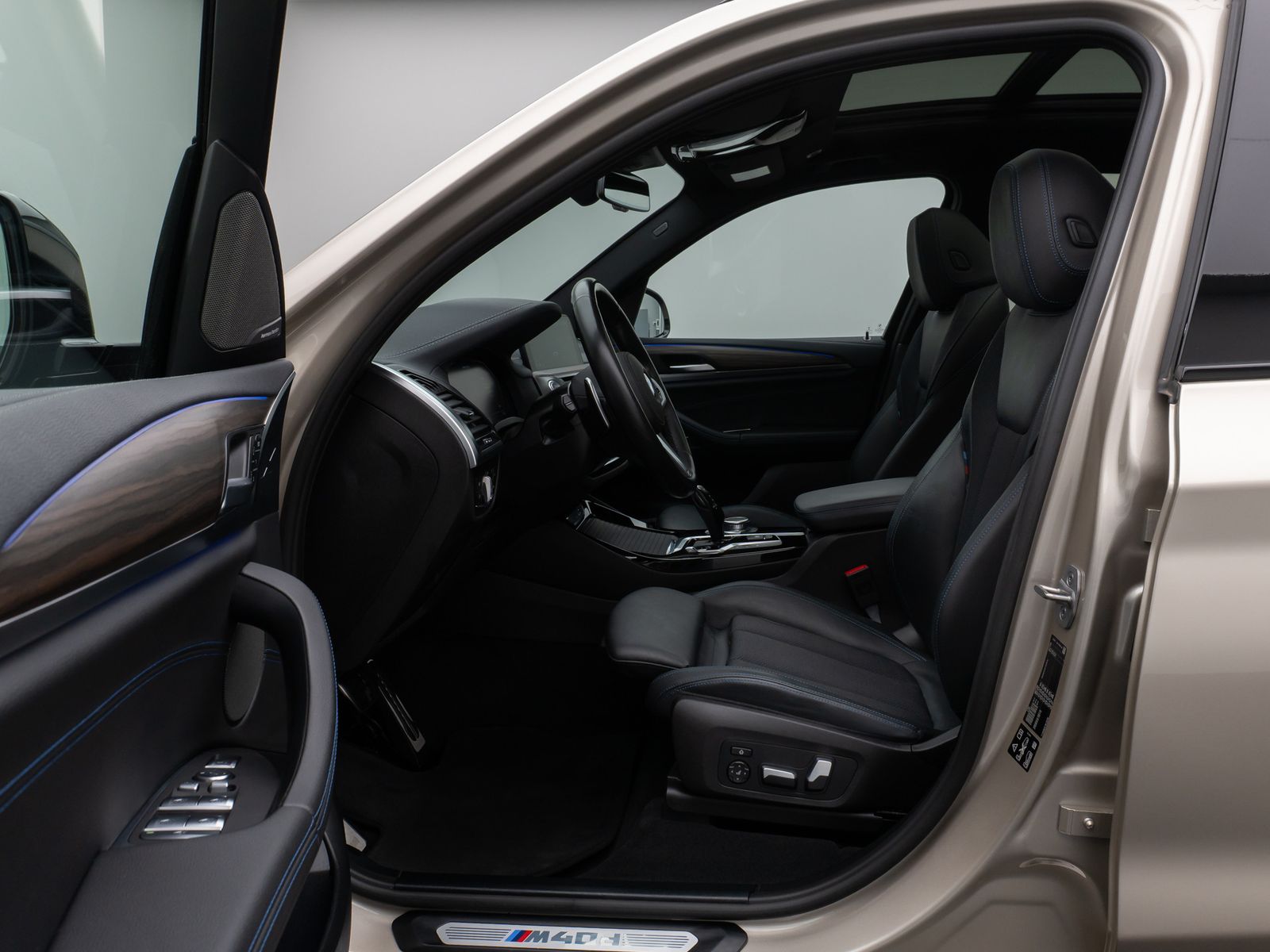 Fahrzeugabbildung BMW X3 M40d Panorama 360° HUD DAB H/K AHK Komfort