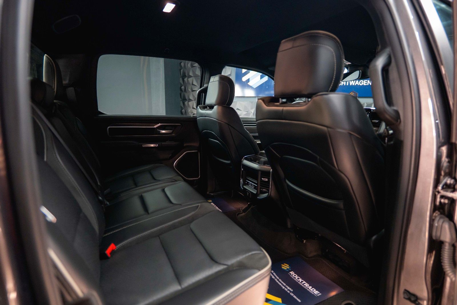 Fahrzeugabbildung Dodge RAM 5.7 V8 HEMI 4x4 LARAMIE Offroad Night LED