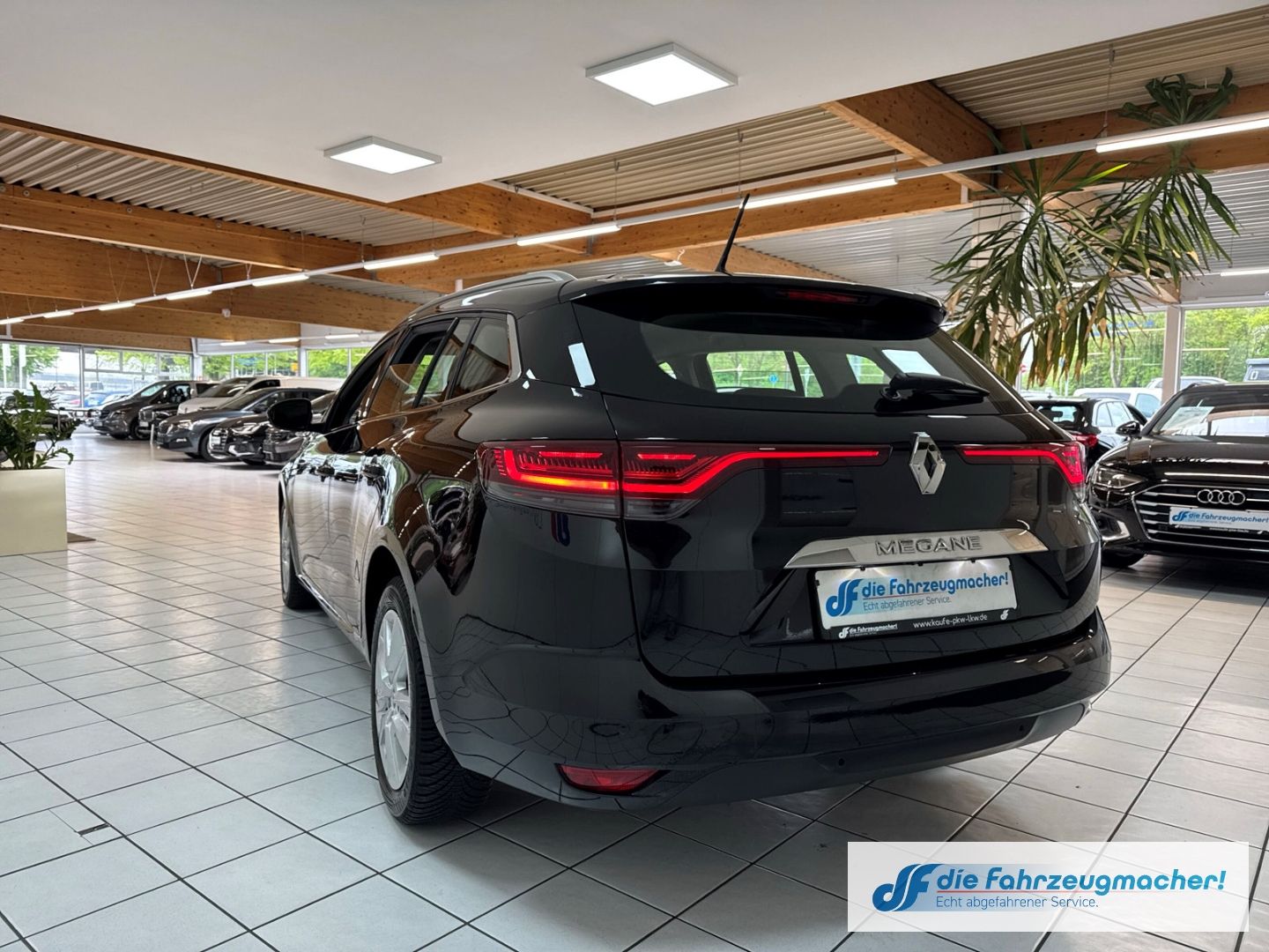 Fahrzeugabbildung Renault Megane IV Grandtour Business Edition 1.3 TCe 140