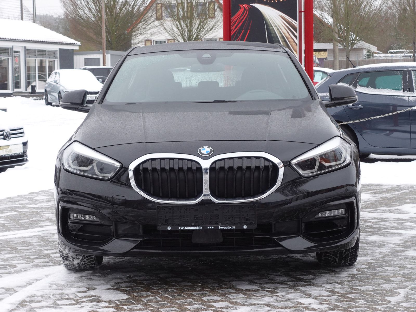 Fahrzeugabbildung BMW 118i Sport Line Navi CarPlay LED-Pkt.