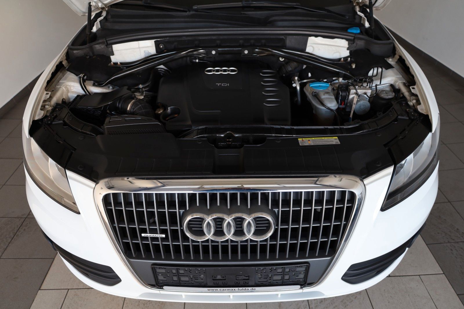 Fahrzeugabbildung Audi Q5 2.0 TDI quattro S line T.Leder,Navi,SH,20"