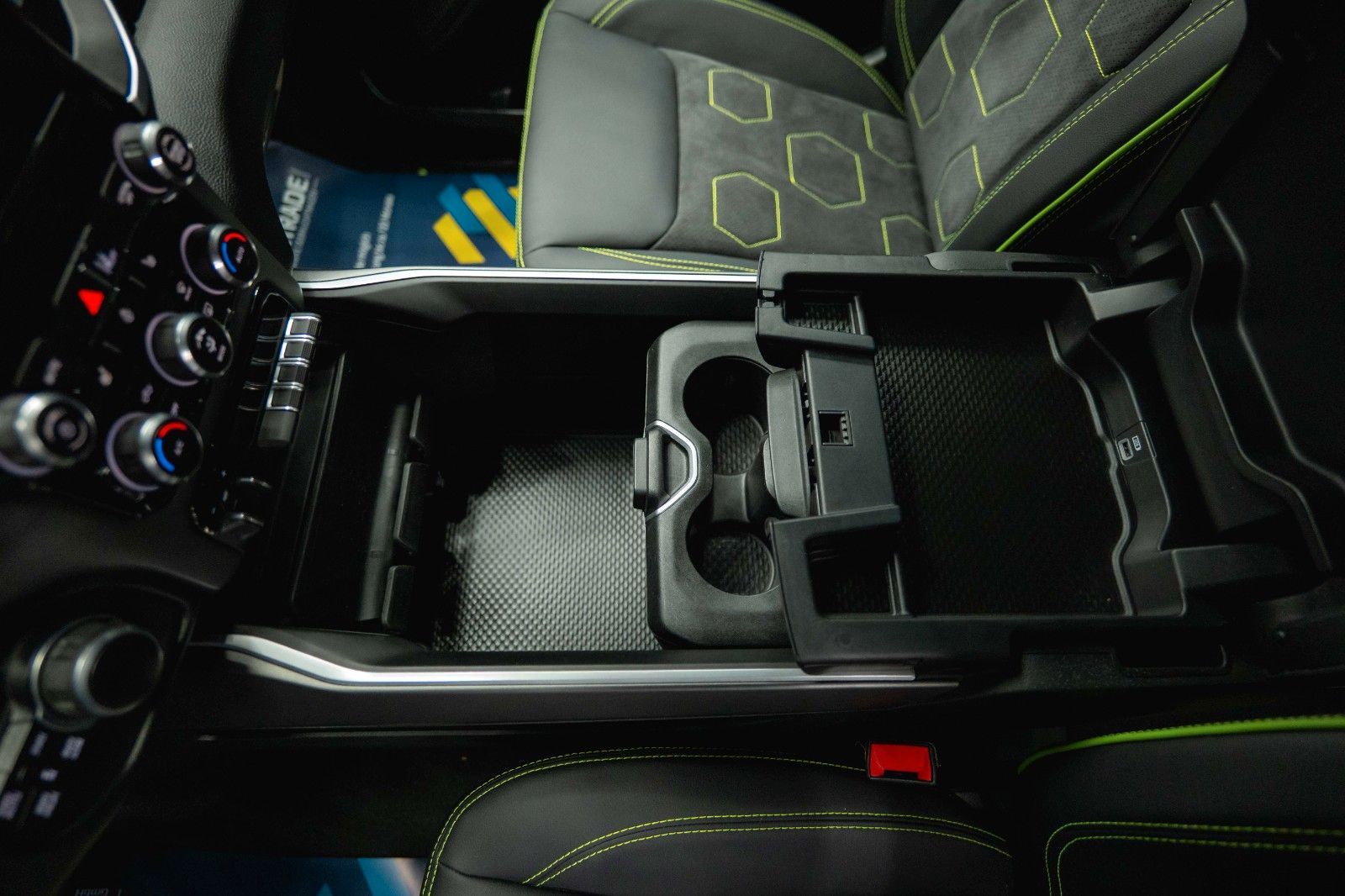 Fahrzeugabbildung Dodge RAM 5.7 V8 HEMI 4x4 OFFROAD Night-Paket LONGBED