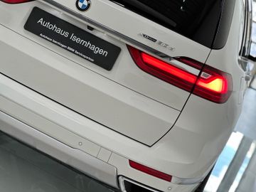 Fahrzeugabbildung BMW X7 xDrive 30d Massage DisplKey SoftCl Laser Voll