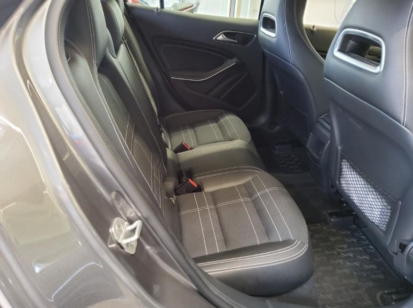 Fahrzeugabbildung Mercedes-Benz GLA 200 Score AUTOMATIK XENON PLA erst 23.200km