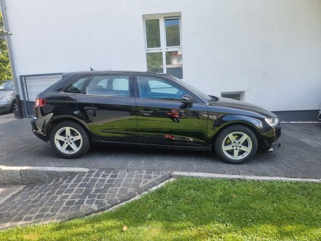 Audi A3 2.0 TDI Attraction Sportback Navi