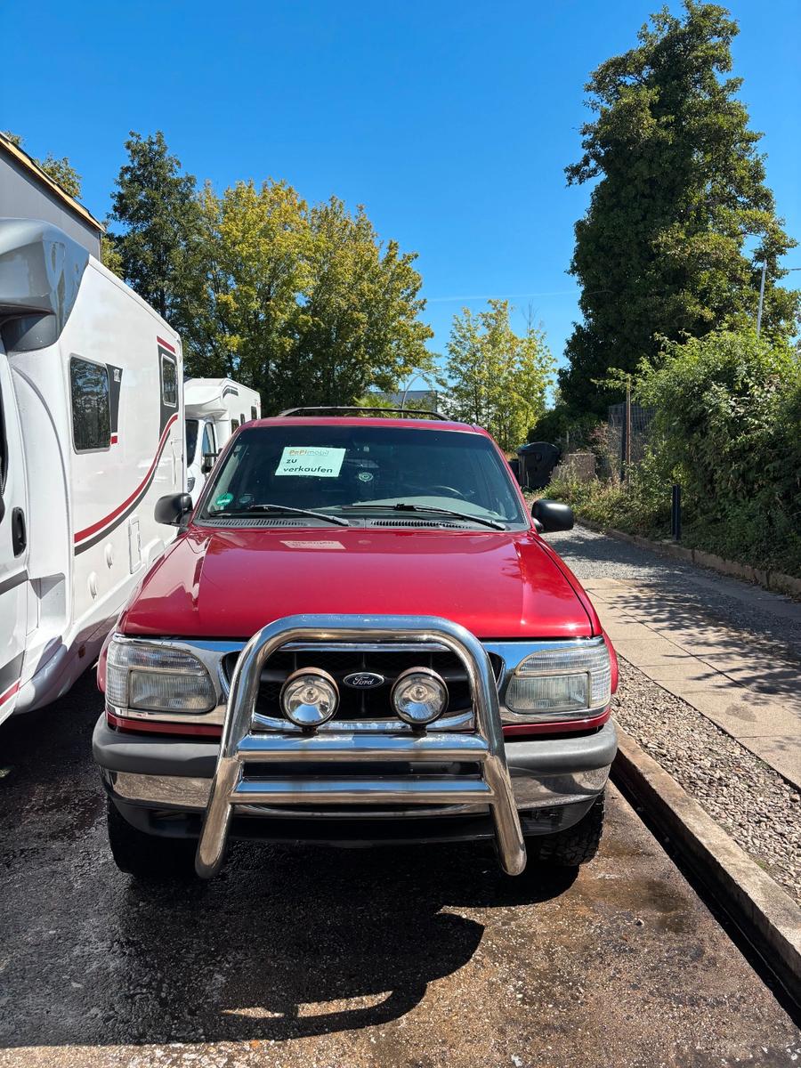 Ford Explorer -