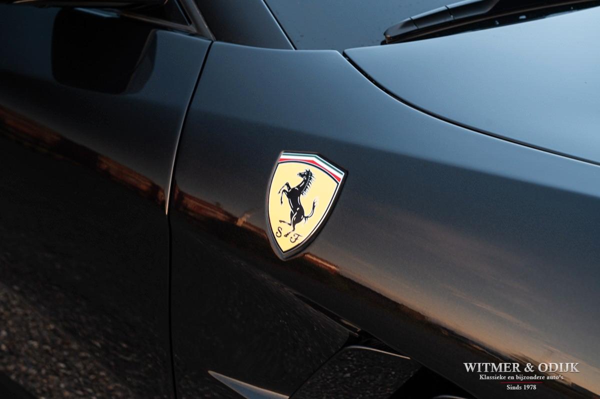 FERRARI GTC4LUSSO V12 NERO DAYTONA