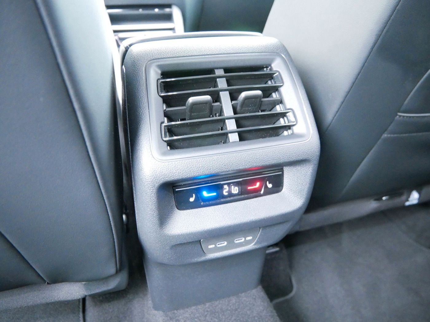 Fahrzeugabbildung Volkswagen Tiguan 1.5 eTSI Elegance NEU55T DSG Standheiz AH