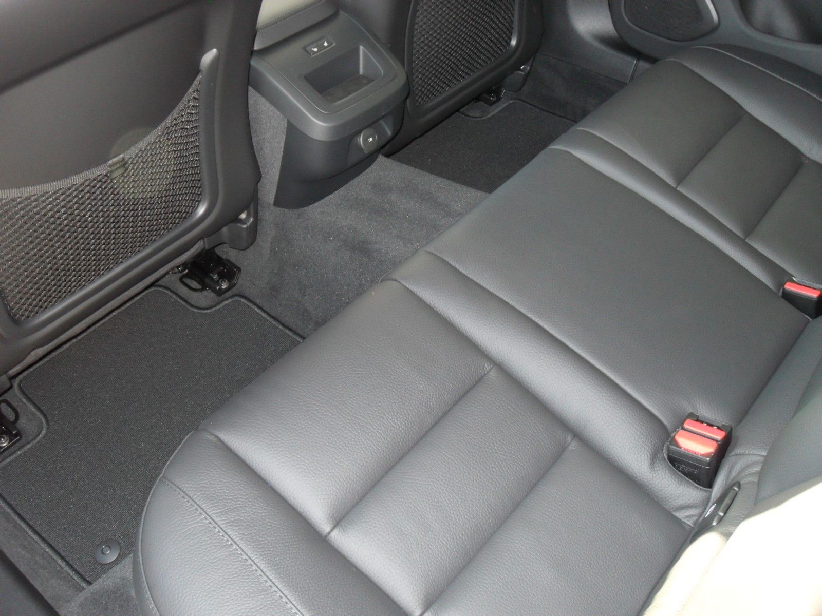 Fahrzeugabbildung Volvo V60 B4 Kombi Plus Dark | Diesel