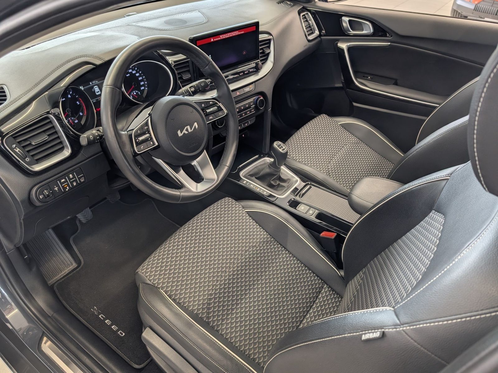KIA XCeed 1.6D 48V Spirit Xclusive Glasdach – Bild 39
