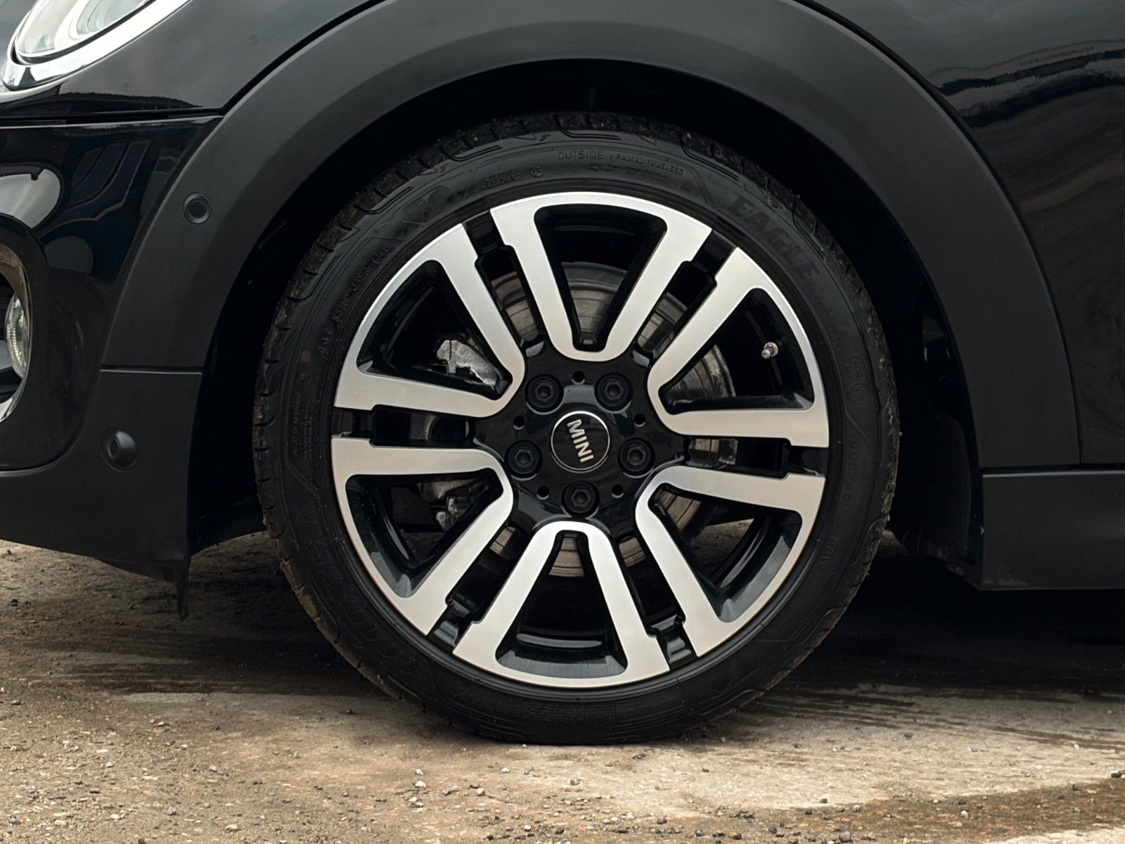 Fahrzeugabbildung MINI Cooper F56 Autom Chili Leder CarPlay Tempo. PDC