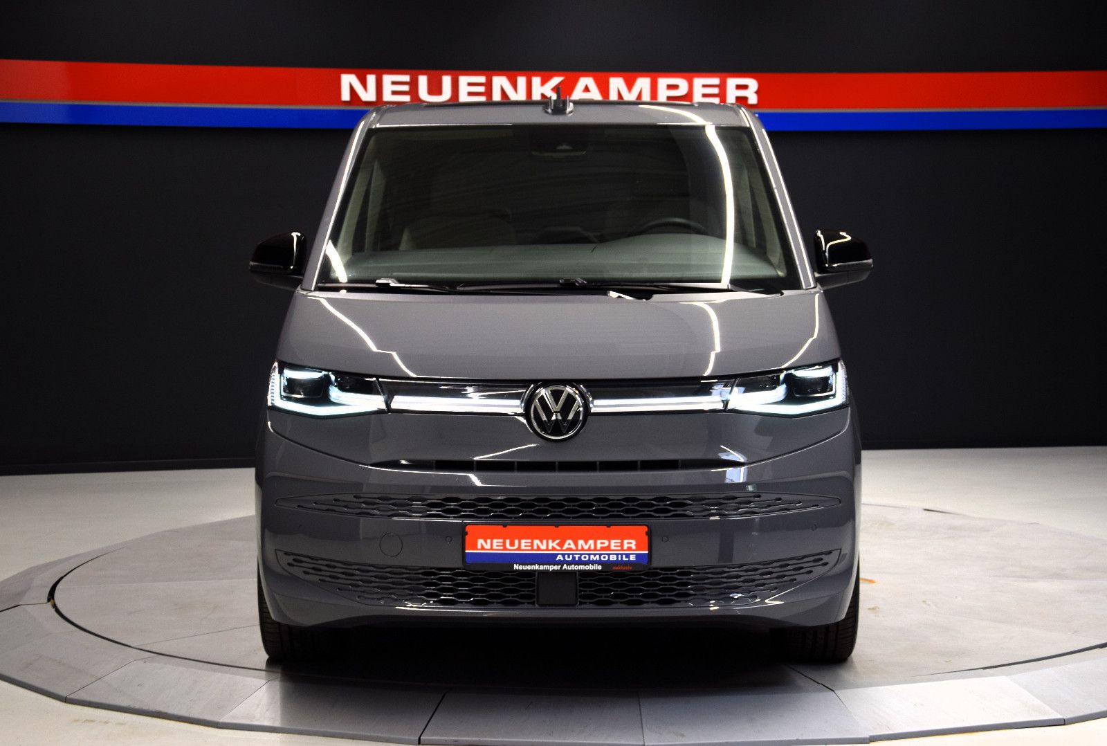 Fahrzeugabbildung Volkswagen T7 Multivan Style 7-Sitze Easy-Open Panorama ACC