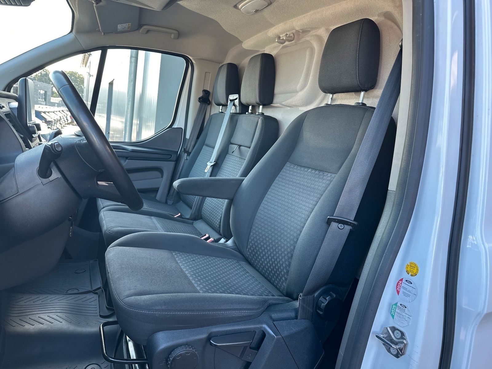 Fahrzeugabbildung Ford Transit Custom 280 L1H1 SORTIMO+NAV+KAMERA+PDC