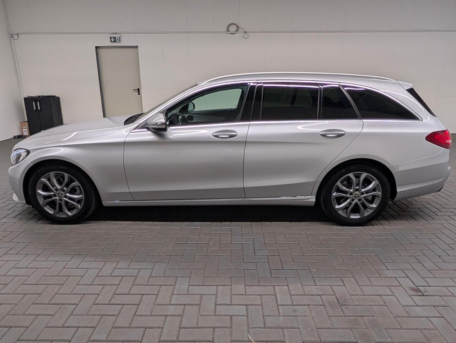 Mercedes-Benz C 180 Avantgarde LED/Navi/SHZ/el.HK/PDC/17-LM
