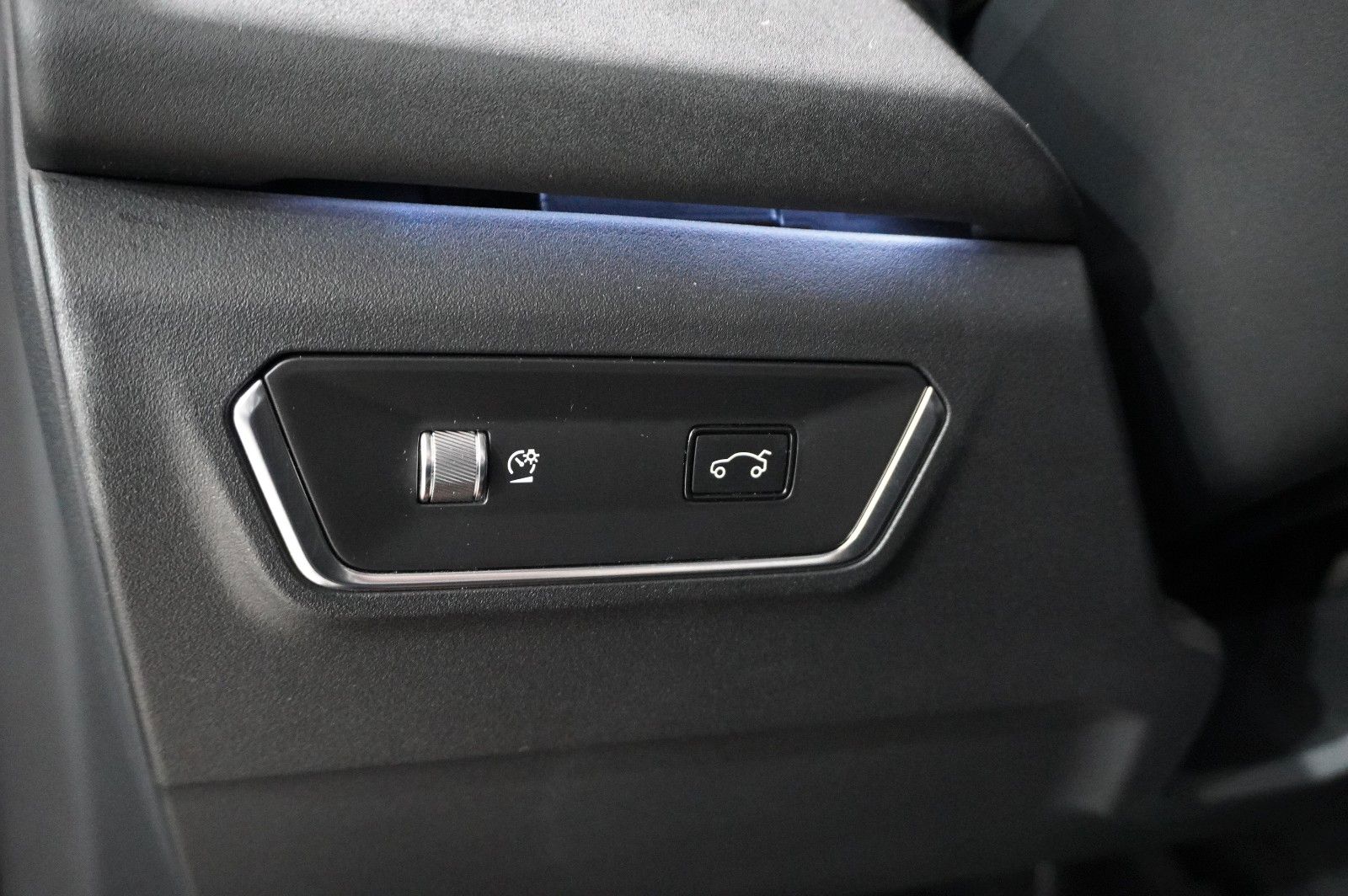 Fahrzeugabbildung Lynk&Co 01 1.5T HEV HYBRID NAVI/LED/SPORT/VIRT./PANO/DAB