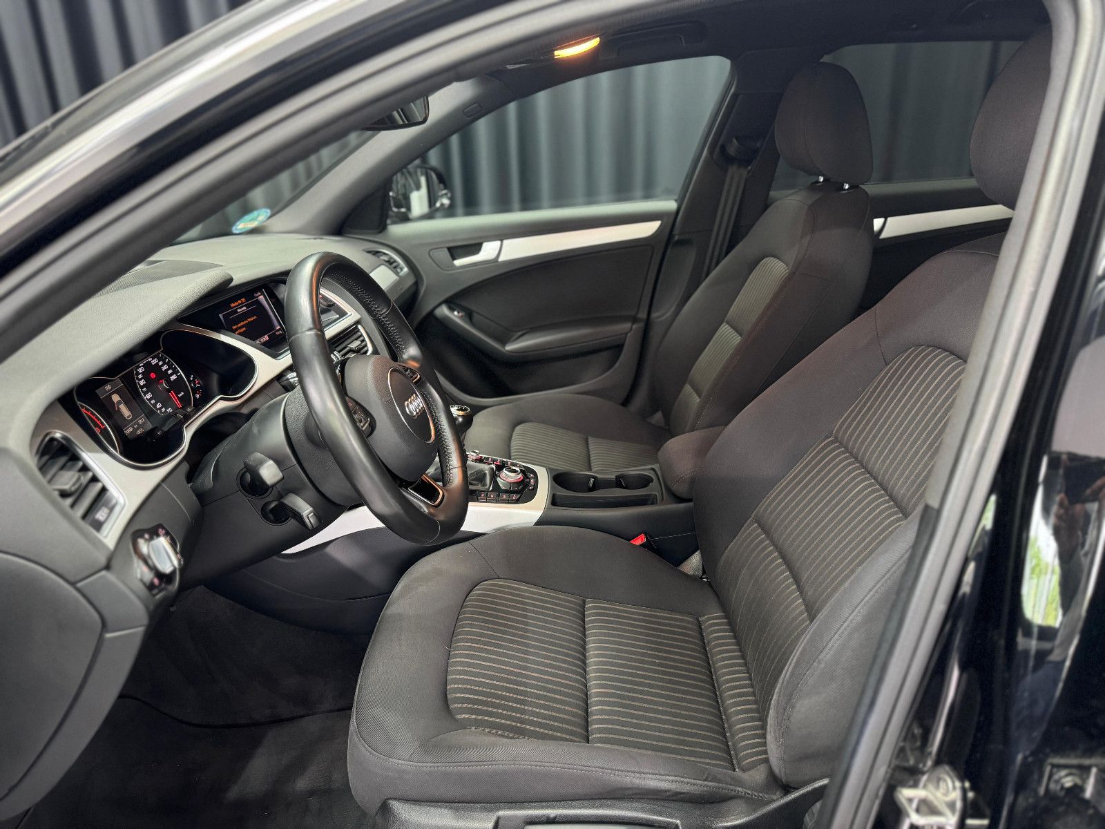 Fahrzeugabbildung Audi A4 Avant 2.0 TDI |1-HAND|S-LINE|NAVI|TÜV 09/26|