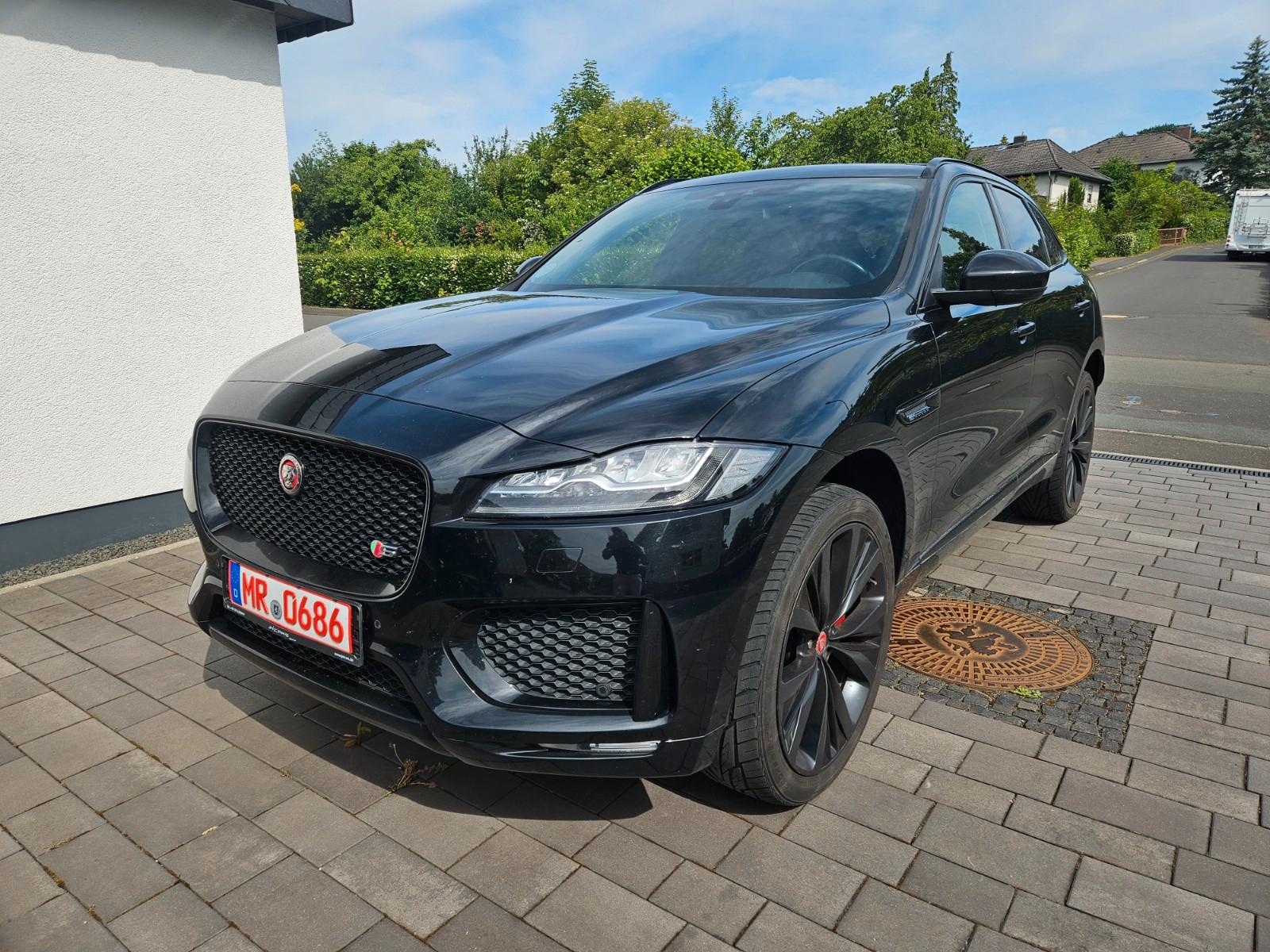Jaguar F-Pace S AWD Black Pack S 22"/eAHK/Pano/Kamera
