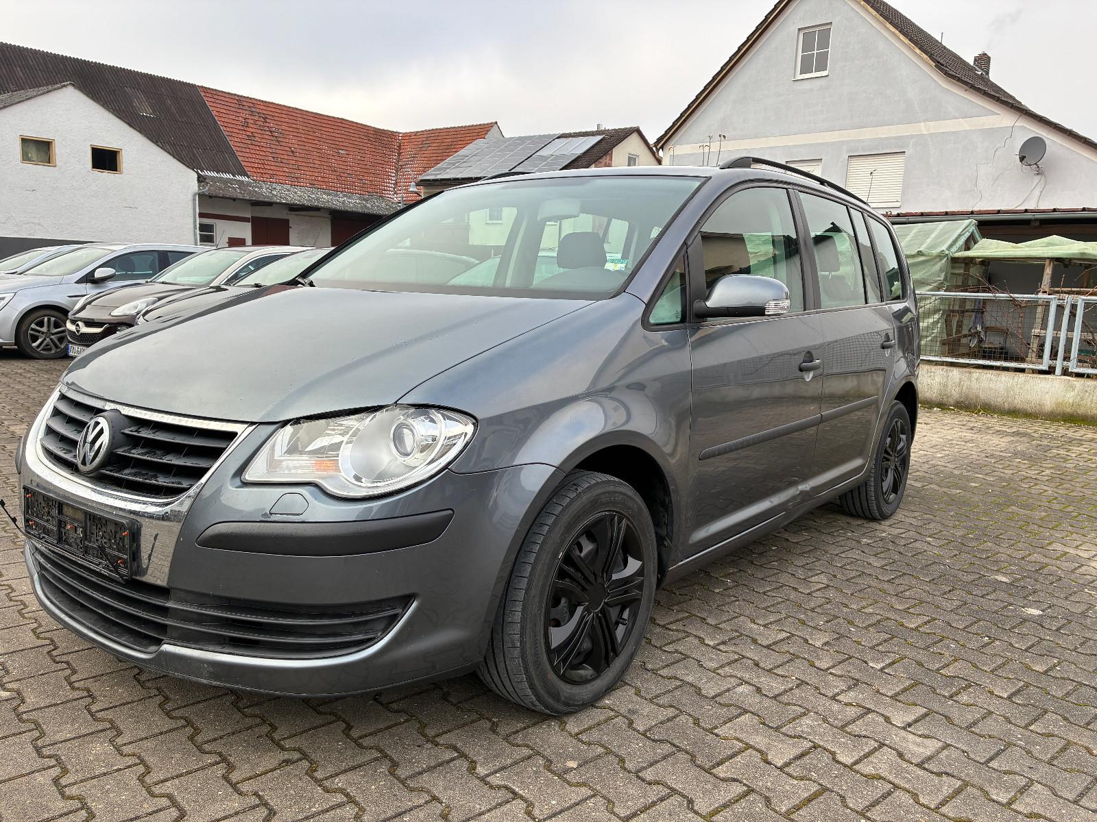 Volkswagen Touran Conceptline 1.6 7-Sitzer -SHZG-HU 01/28-