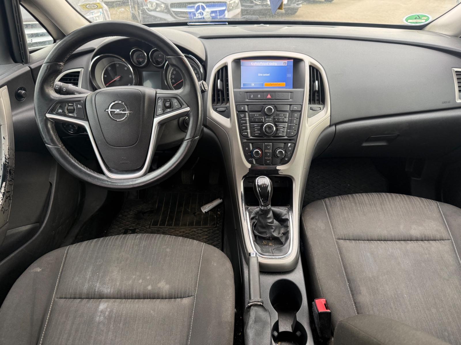 Opel Astra 2012 — photo 9