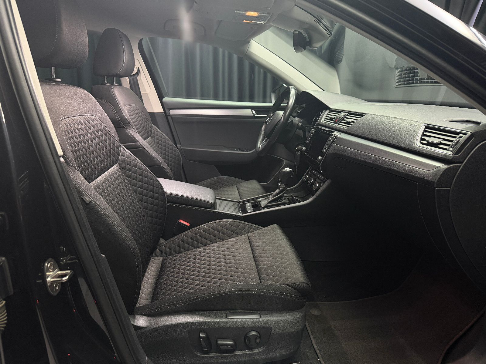 Fahrzeugabbildung SKODA Superb Combi Style |DSG|NAVI|MEMORY|ACC