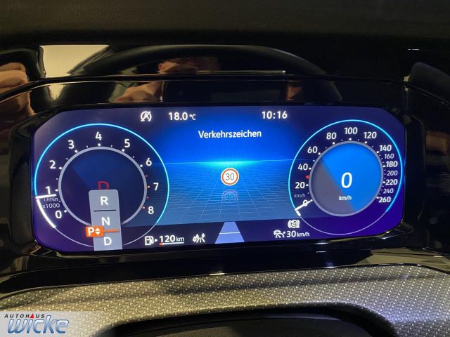 Golf VIII 2.0 TSI DSG R-Line NAVI KLIMA PDC LED
