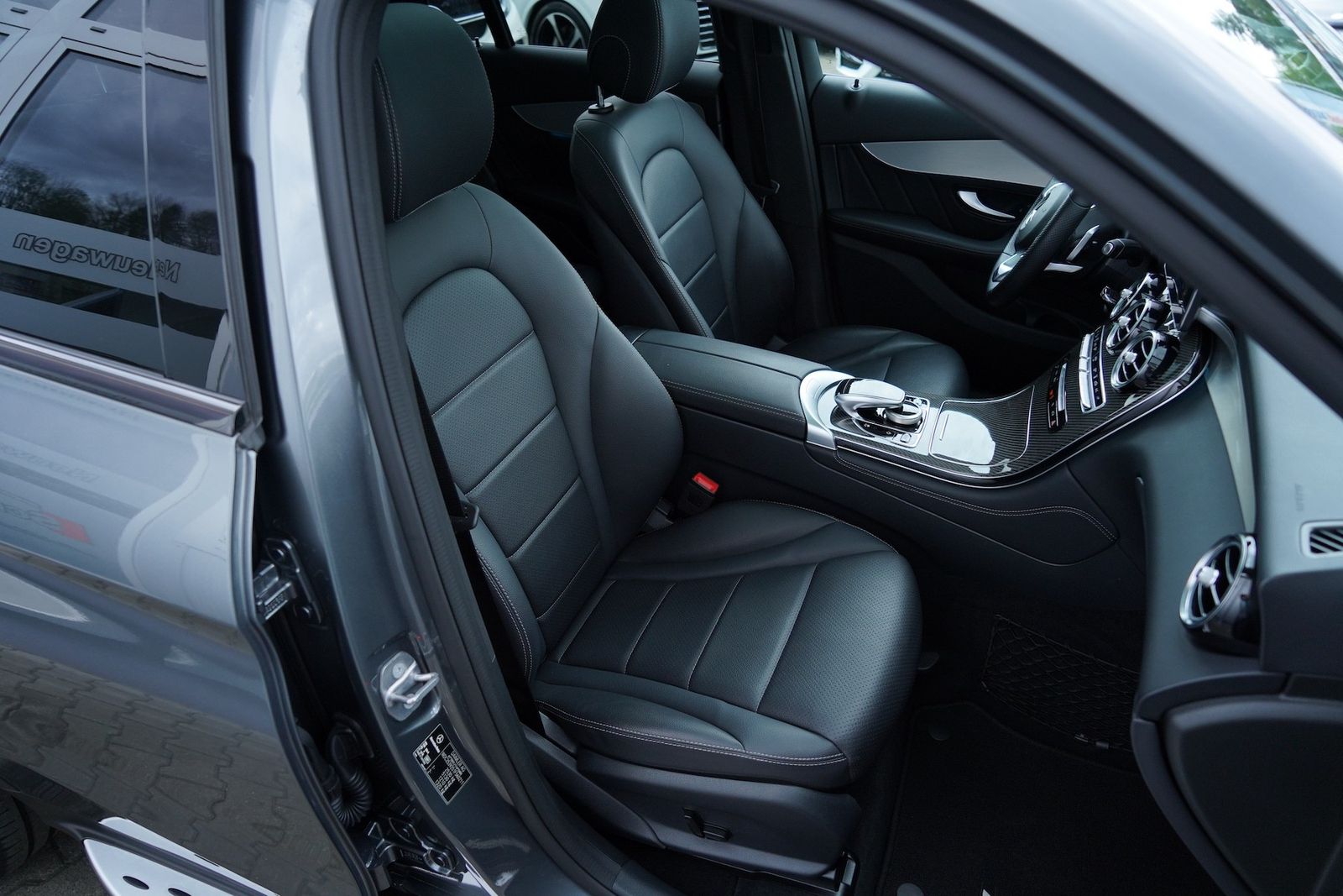 Fahrzeugabbildung Mercedes-Benz GLC 350 d 4Matic AMG COMAND|AHK|360°|LED|PANO