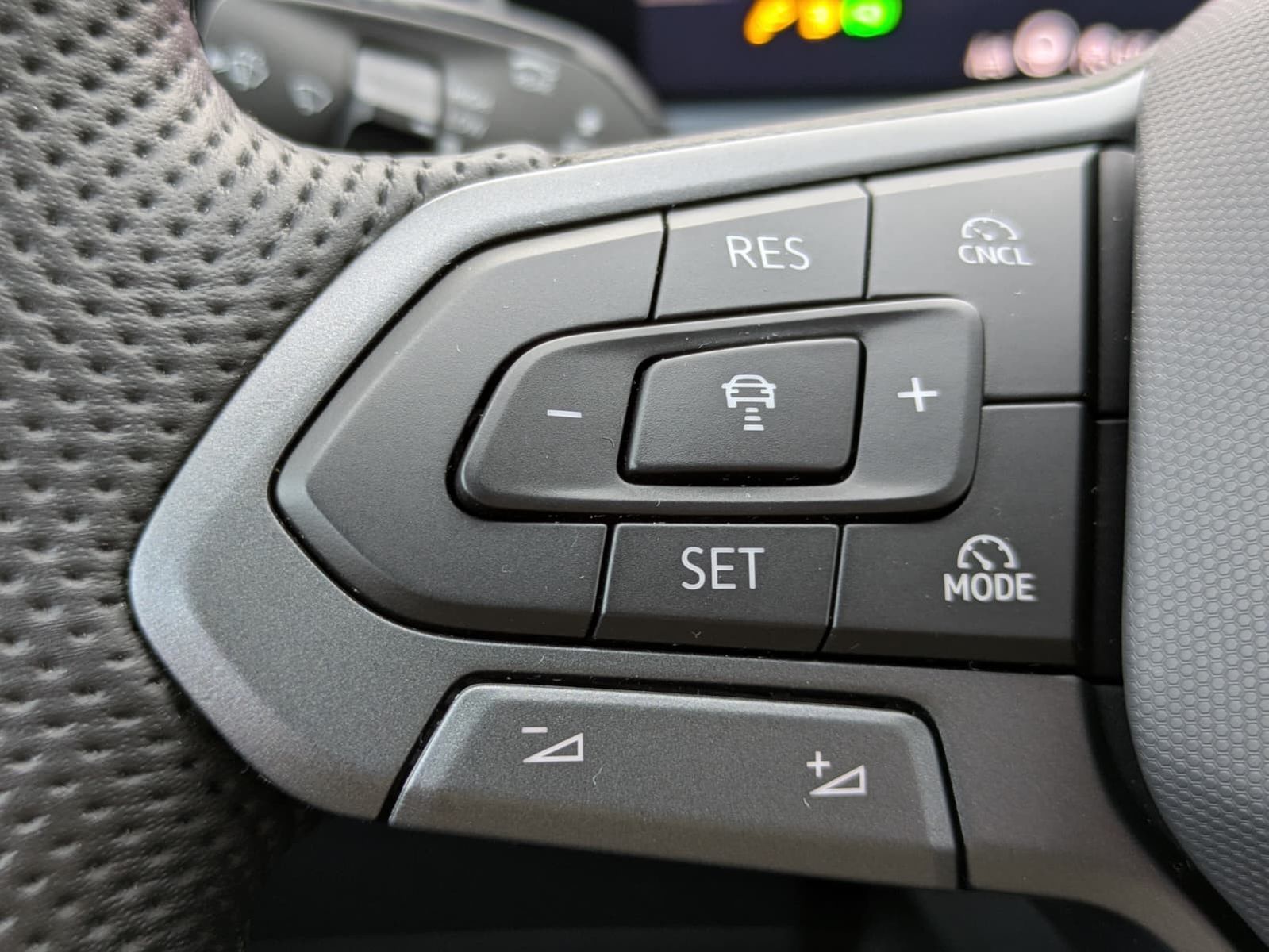 Fahrzeugabbildung Volkswagen Tayron 2.0 TDI 4M R-Line BLACK*7Si*MATRIX*PANO