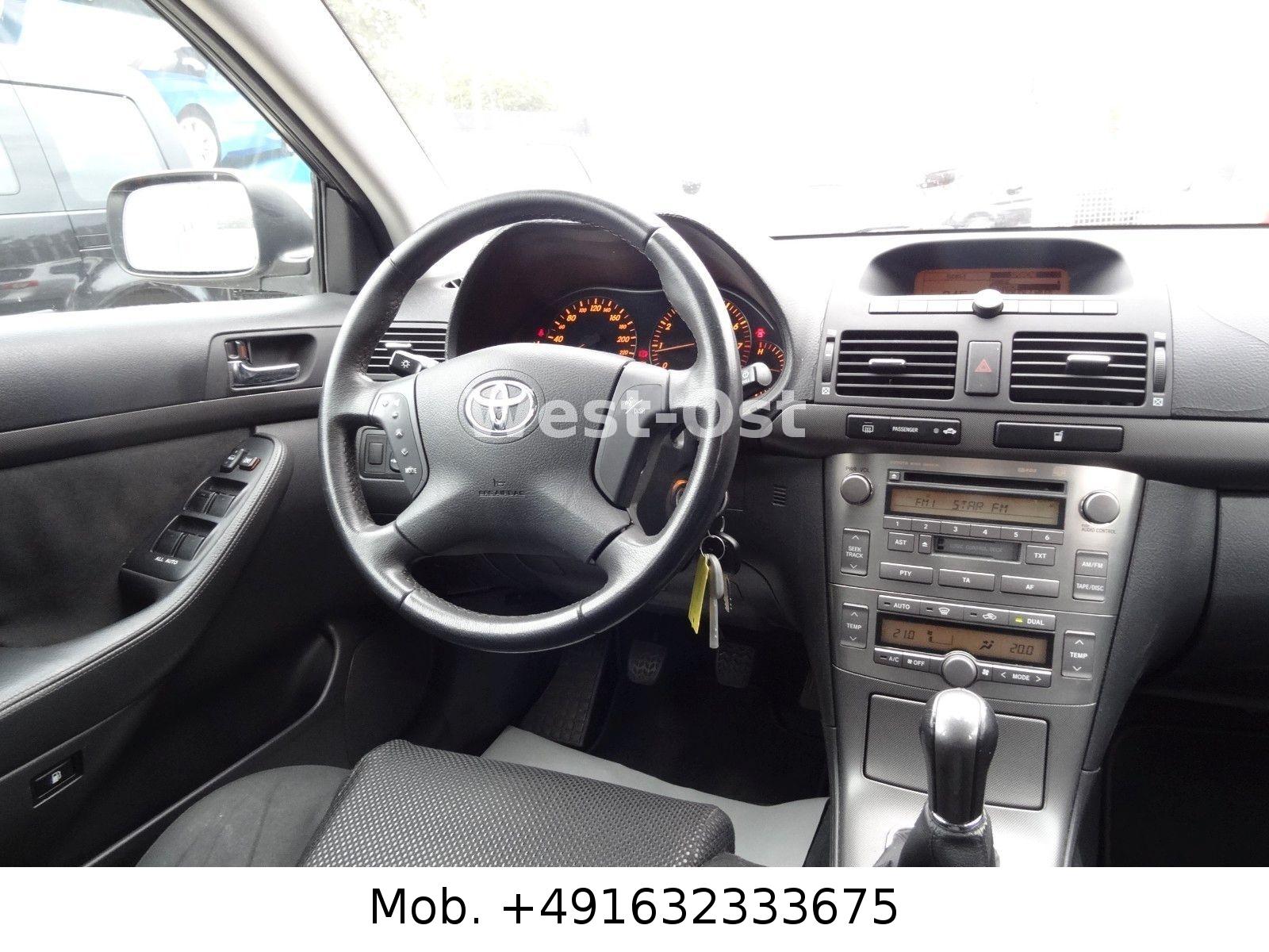 Toyota Avensis 2004 — photo 11