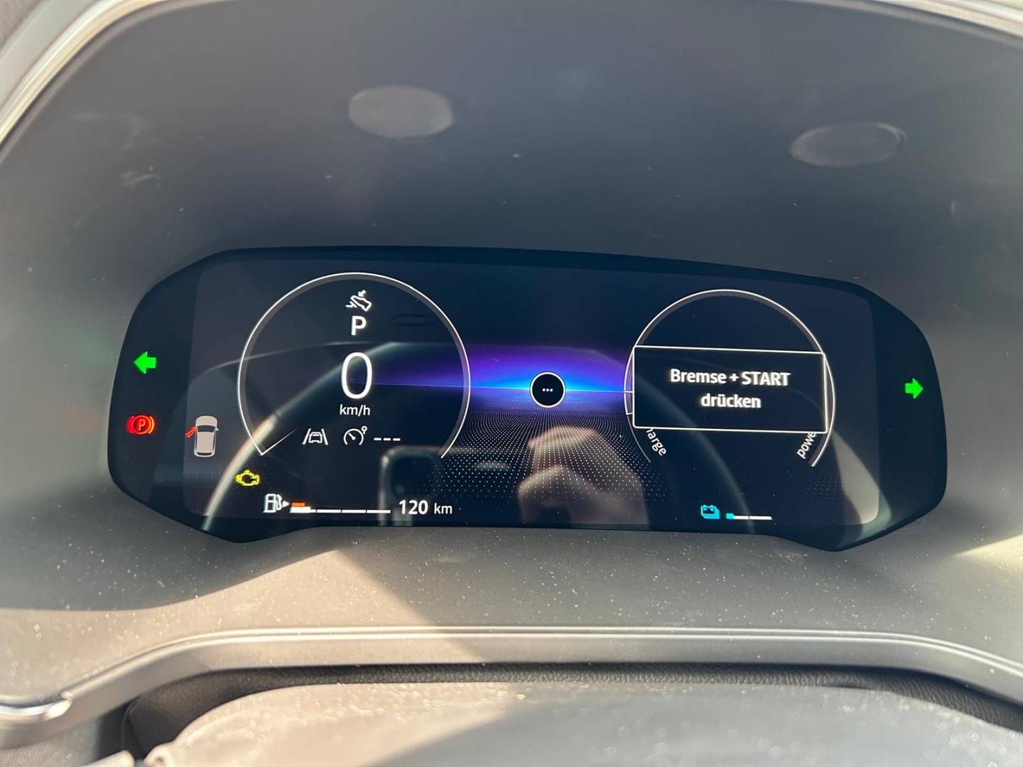 Fahrzeugabbildung Renault CAPTUR Techno Full Hybrid E-Tech 160