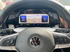 Golf VIII Sitzh.  Automatik  Navi  LED