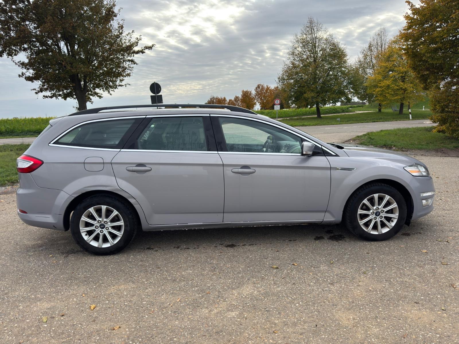 Ford Mondeo 2011 — вигляд ззаду