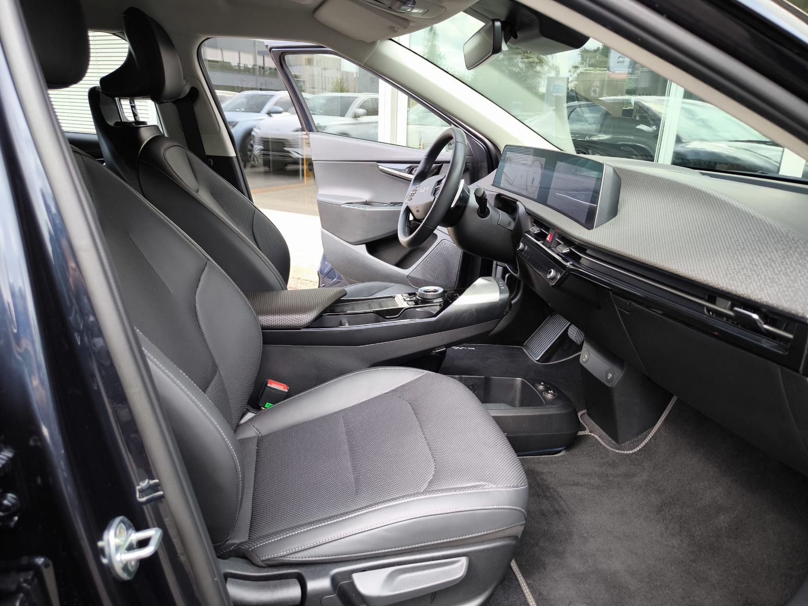 Fahrzeugabbildung Kia EV6 2WD WERKSGAR+NAVI+LED+SHZ+KAMERA+ACC+19"