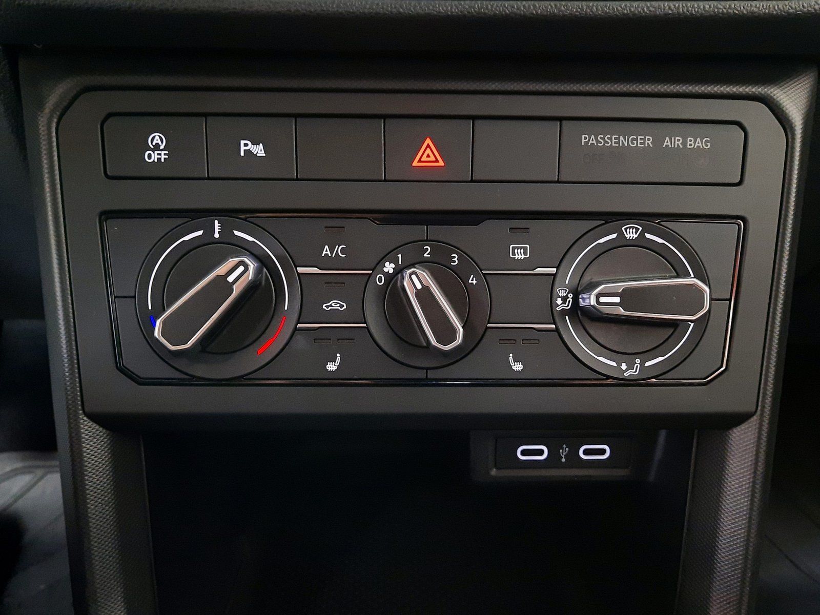 Fahrzeugabbildung Volkswagen T-Cross TSI *Navi*Einparkh.*Sitzhzg.*DAB*VZE*