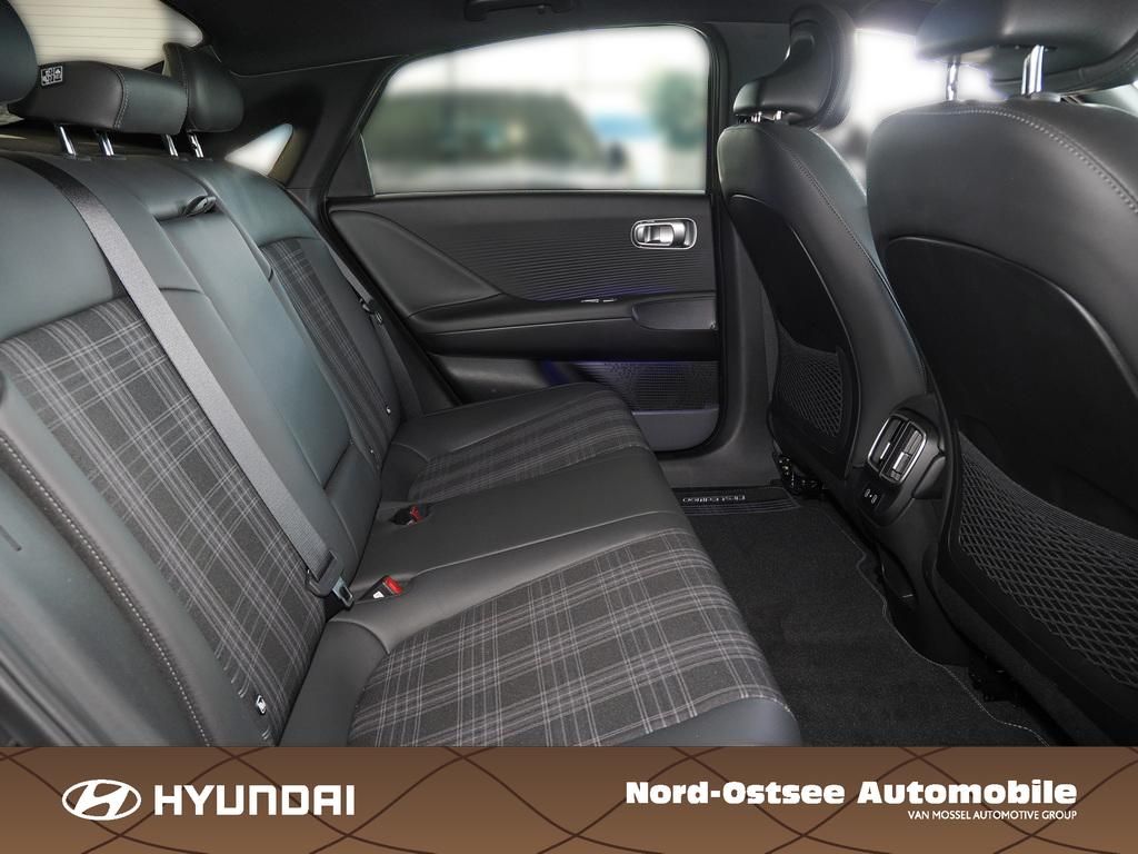 Fahrzeugabbildung Hyundai IONIQ 6 First Edition Elektro 4WD NAVI KAMERA