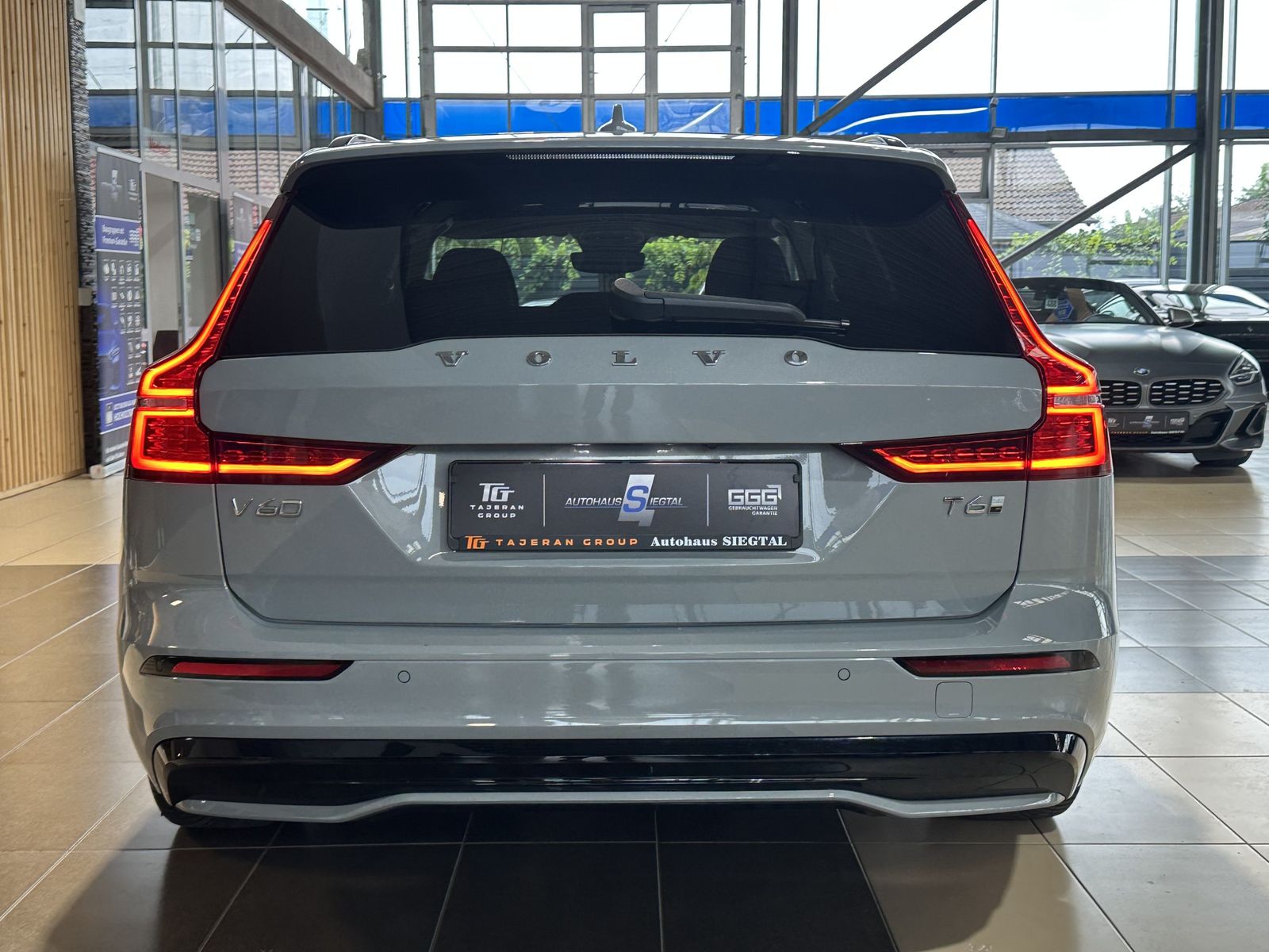 Volvo V60 Plus Dark Plug-In Leder R.Cam Memory AHK AWD foto 5